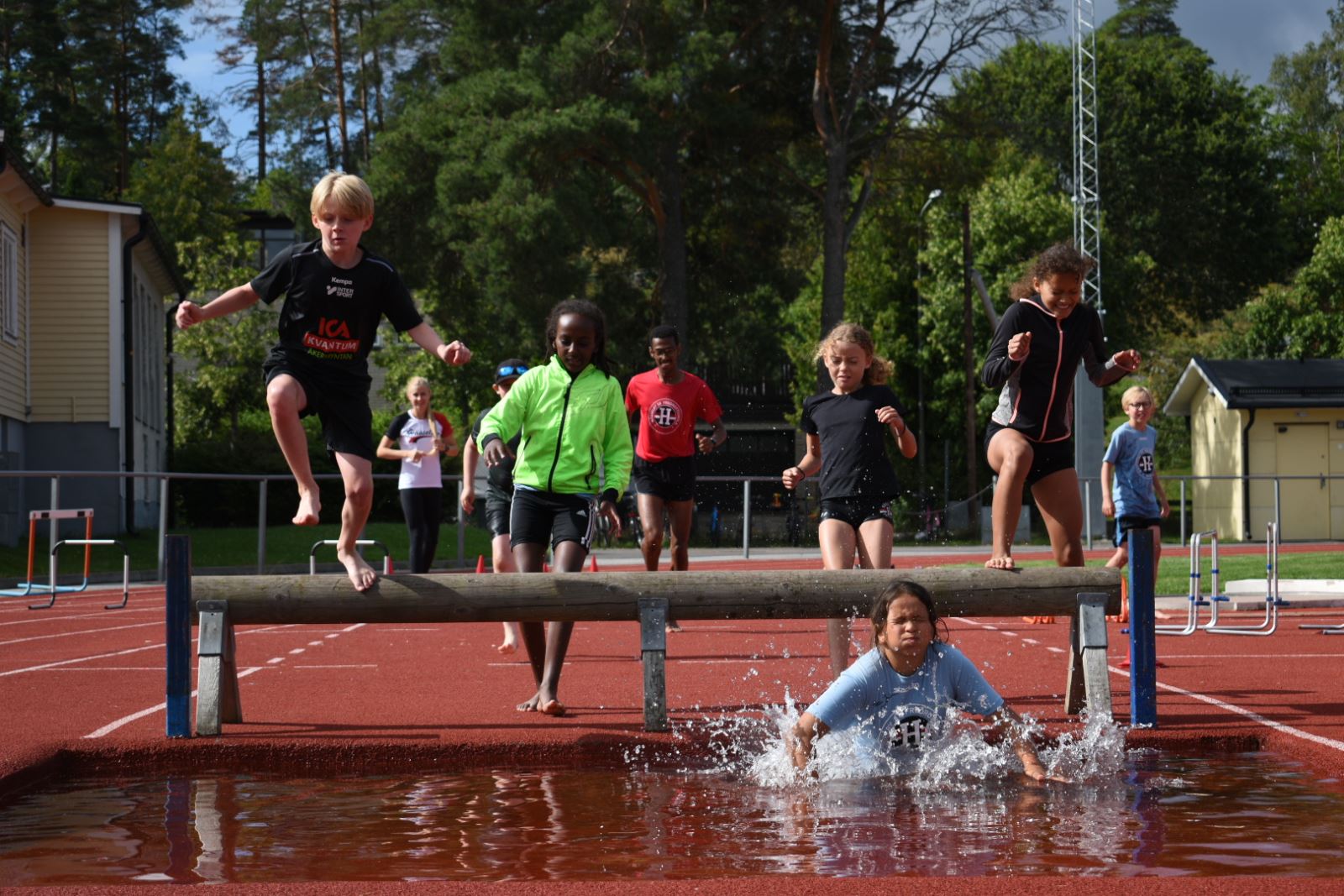 Friidrottsgldje i vattengraven!