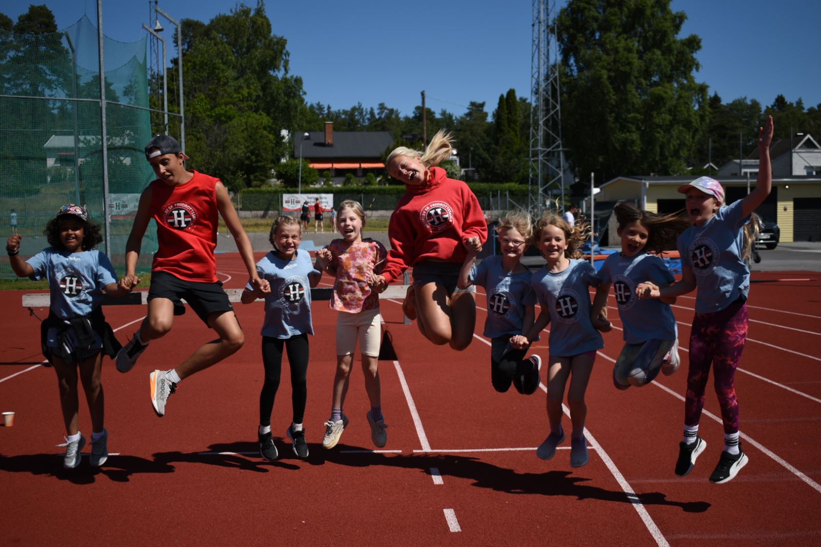 Energi, skratt och sommarpepp p Hsselby IP.