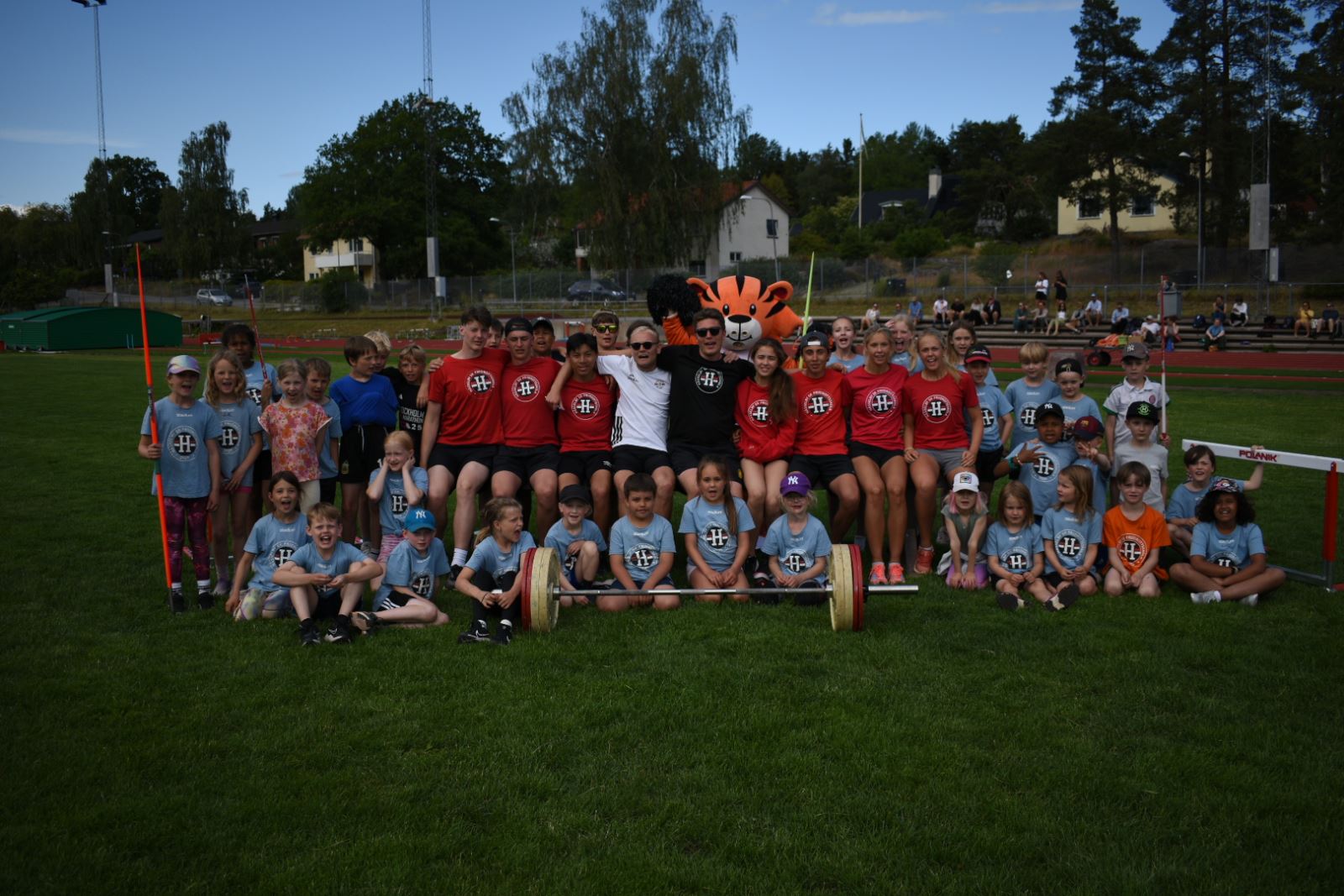 En bild frn friidrottsskolan samlat p Hsselby IP 2025