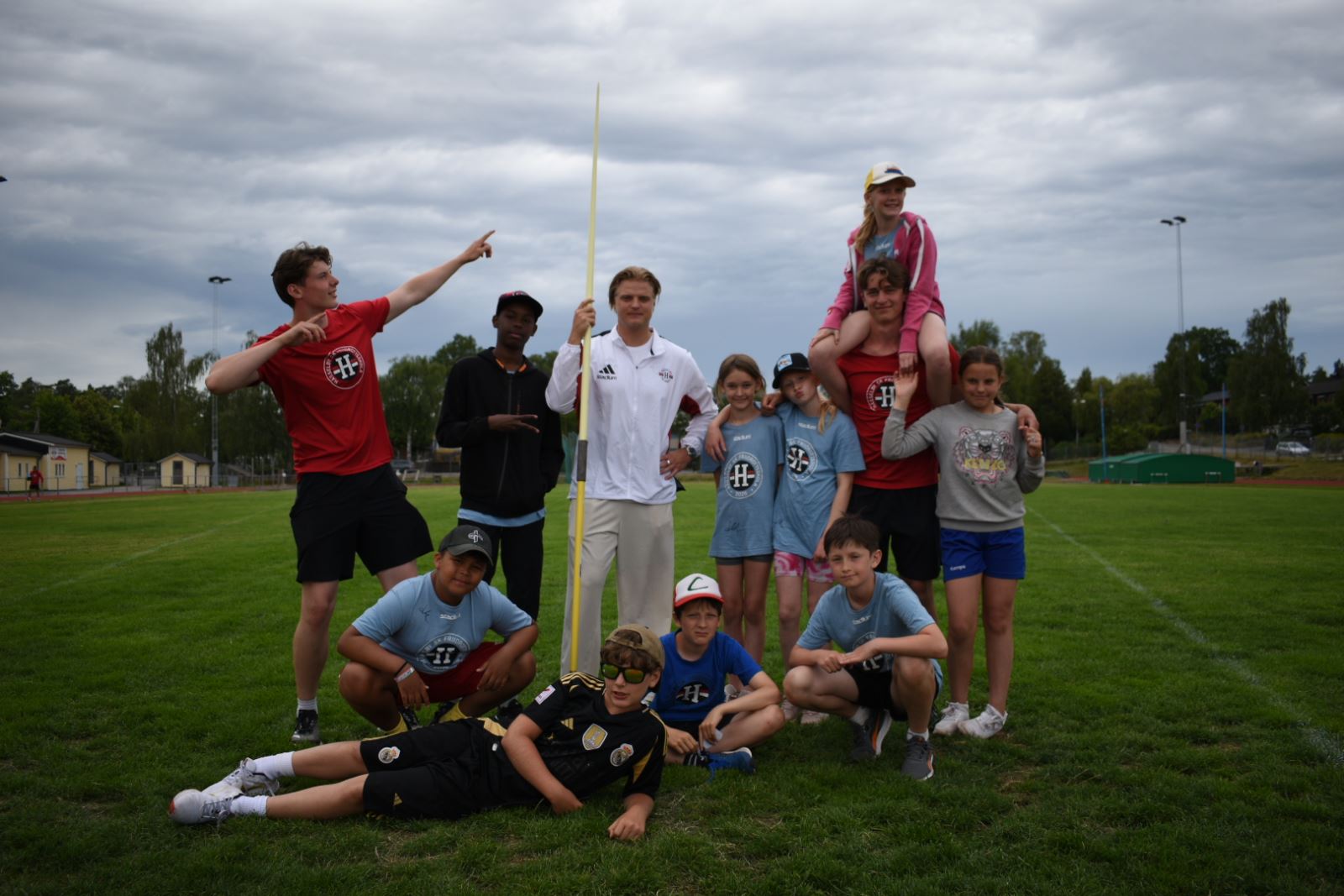 Bild frn friidrottsskolan nr spjutkastaren Jakob Samuelsson r p besk