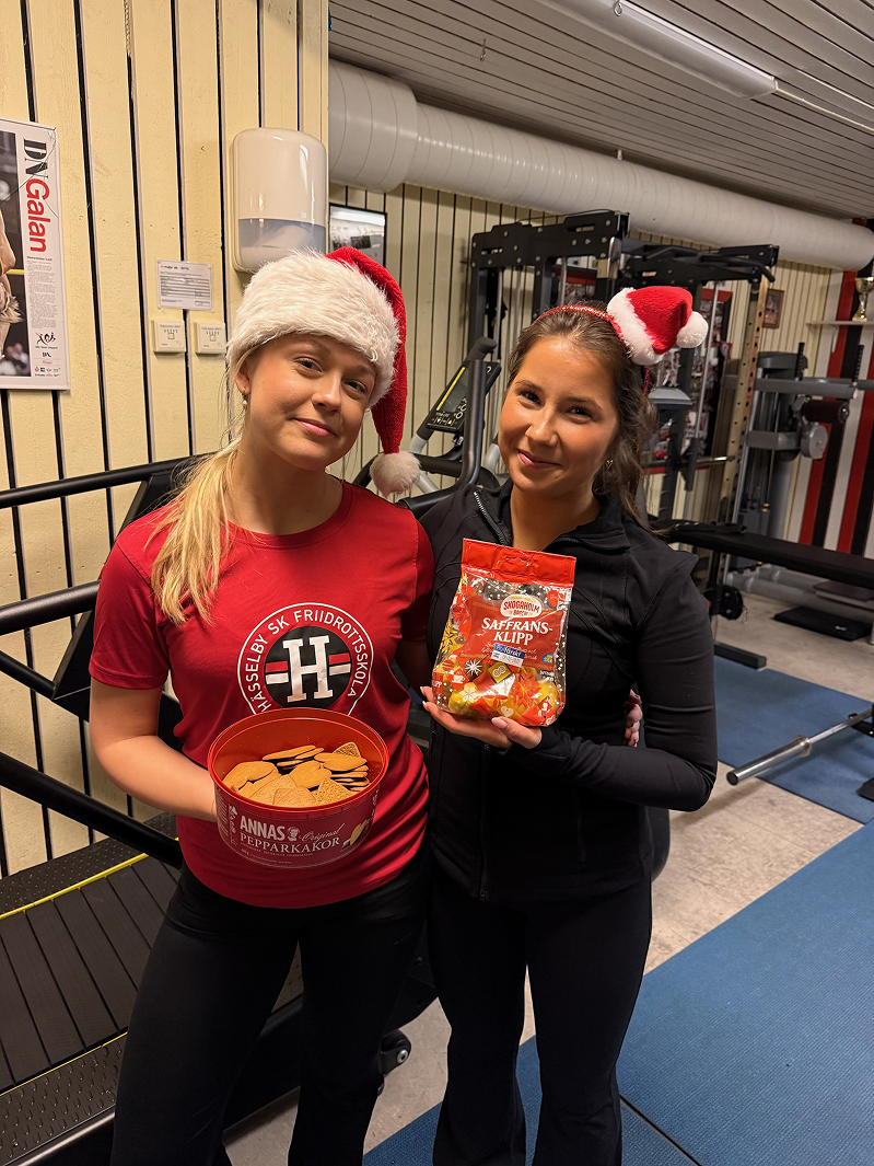 Bild på våra ledare för Paragruppen, Sophie och Bella